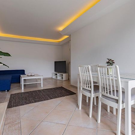 Sunny 2 Bdr Apartment By Lovelystay Charneca  Dış mekan fotoğraf