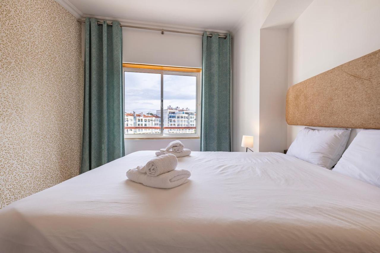 Sunny 2 Bdr Apartment By Lovelystay Charneca  Dış mekan fotoğraf