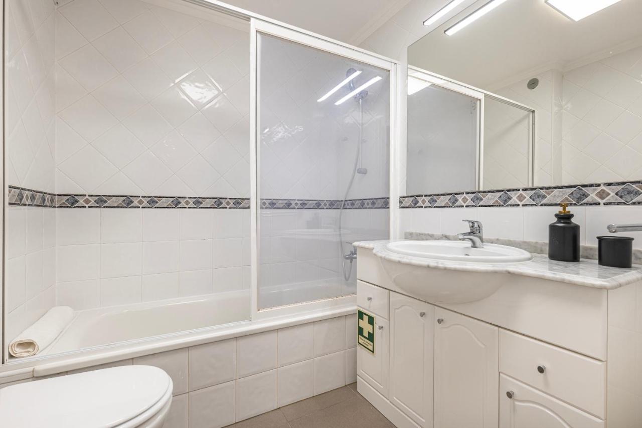 Sunny 2 Bdr Apartment By Lovelystay Charneca  Dış mekan fotoğraf