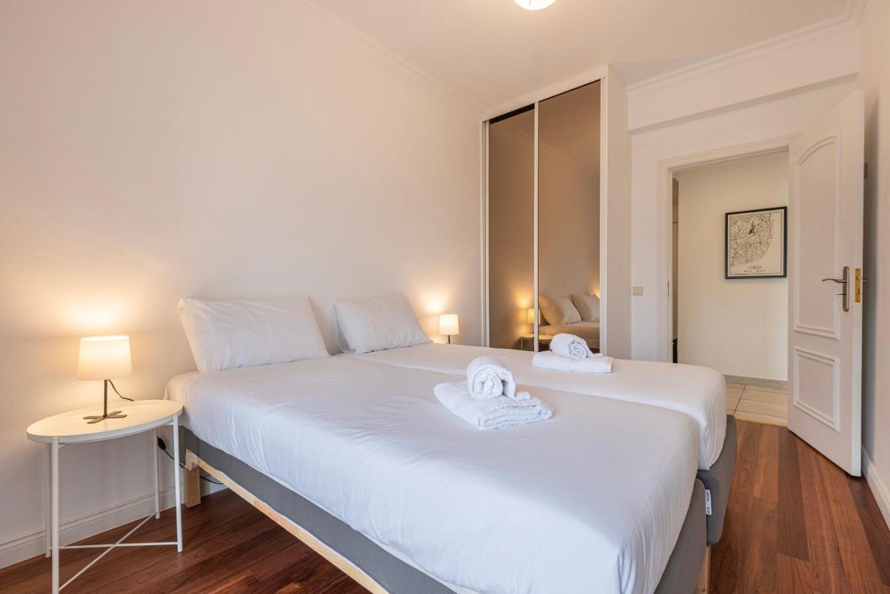 Sunny 2 Bdr Apartment By Lovelystay Charneca  Dış mekan fotoğraf